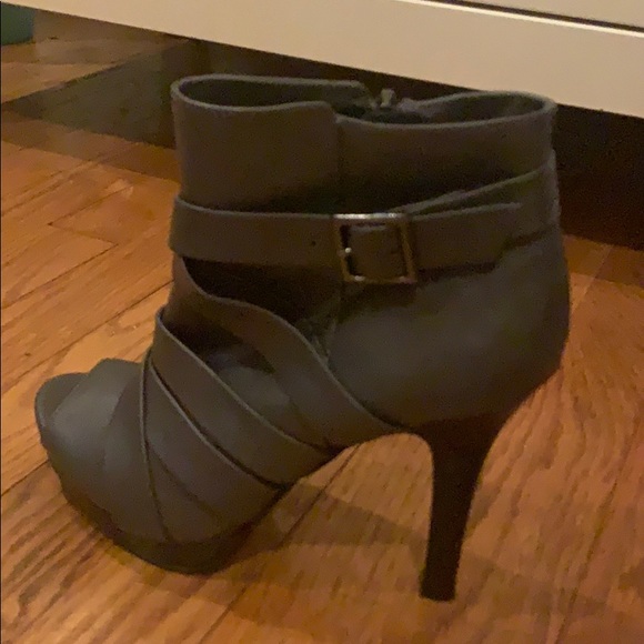 Heels - Picture 2 of 4